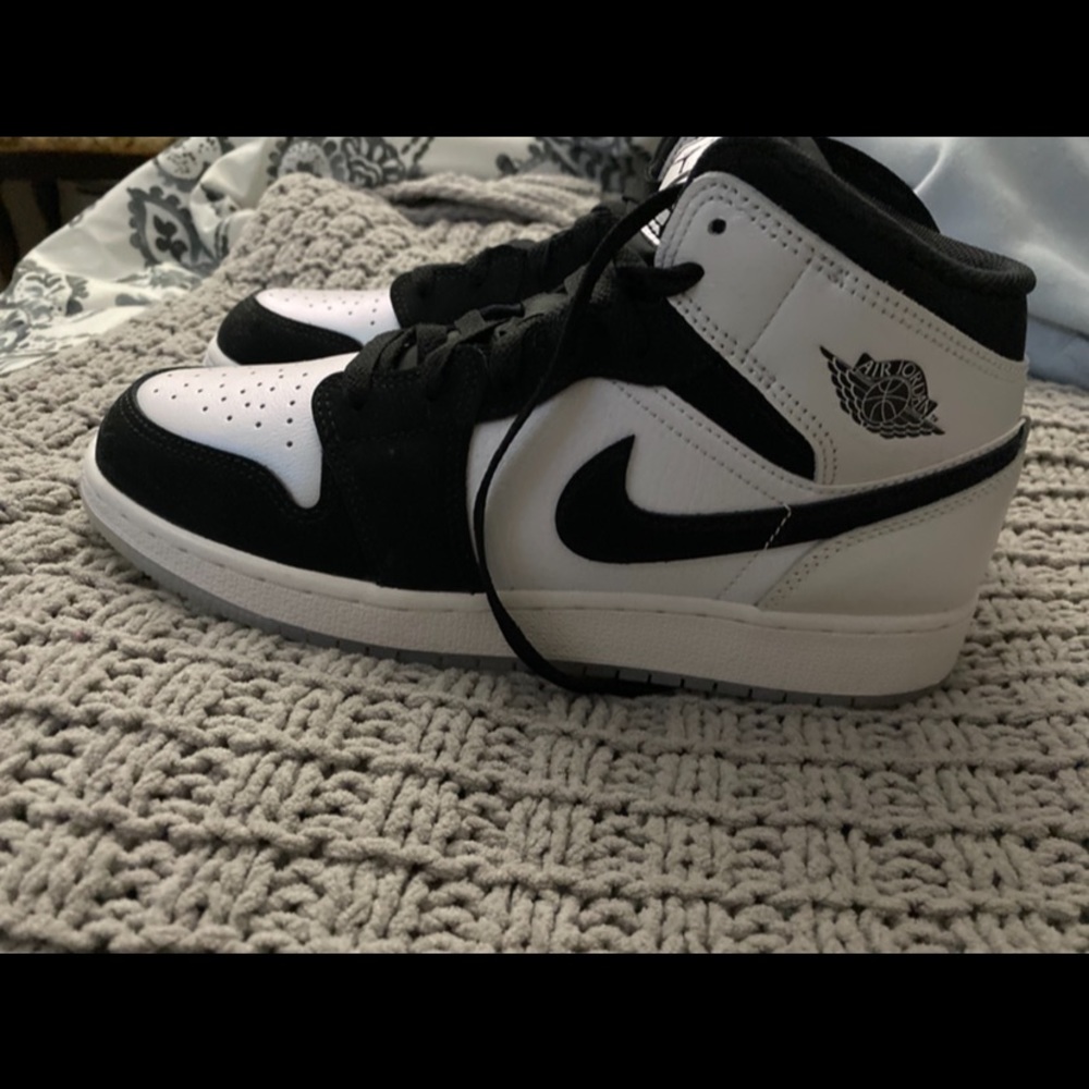 Brand new 6.5 in kids never worn. In box